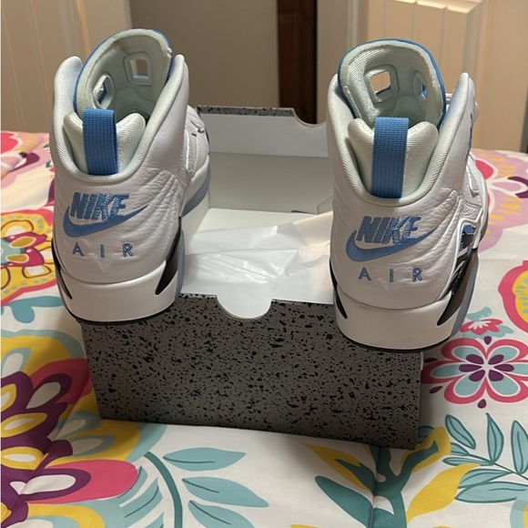 Jordan MVP White and Blue Sneakers - Picture 3 of 7